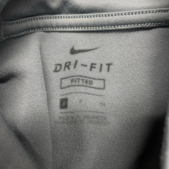 Men’s Nike Long Sleeve Compression Shirt Size Small Grey - Picture 3 of 3